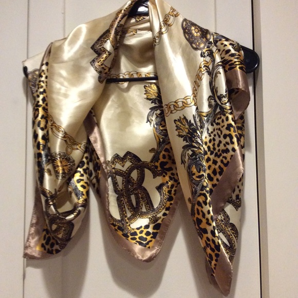 🌺ANIMAL PRINT LEOPARD SCARF SHAWL WRAP SILK SATIN - Picture 2 of 7